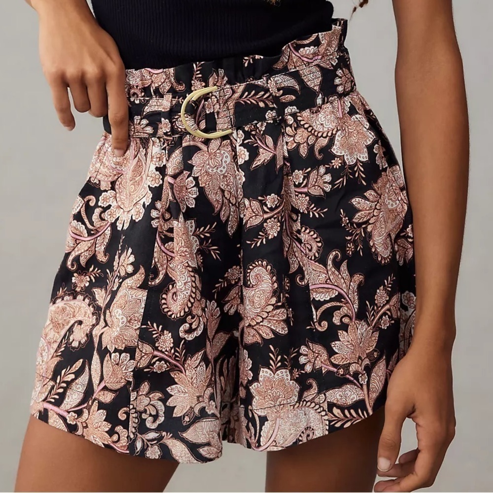 NWT KIVARI Layla Shorts